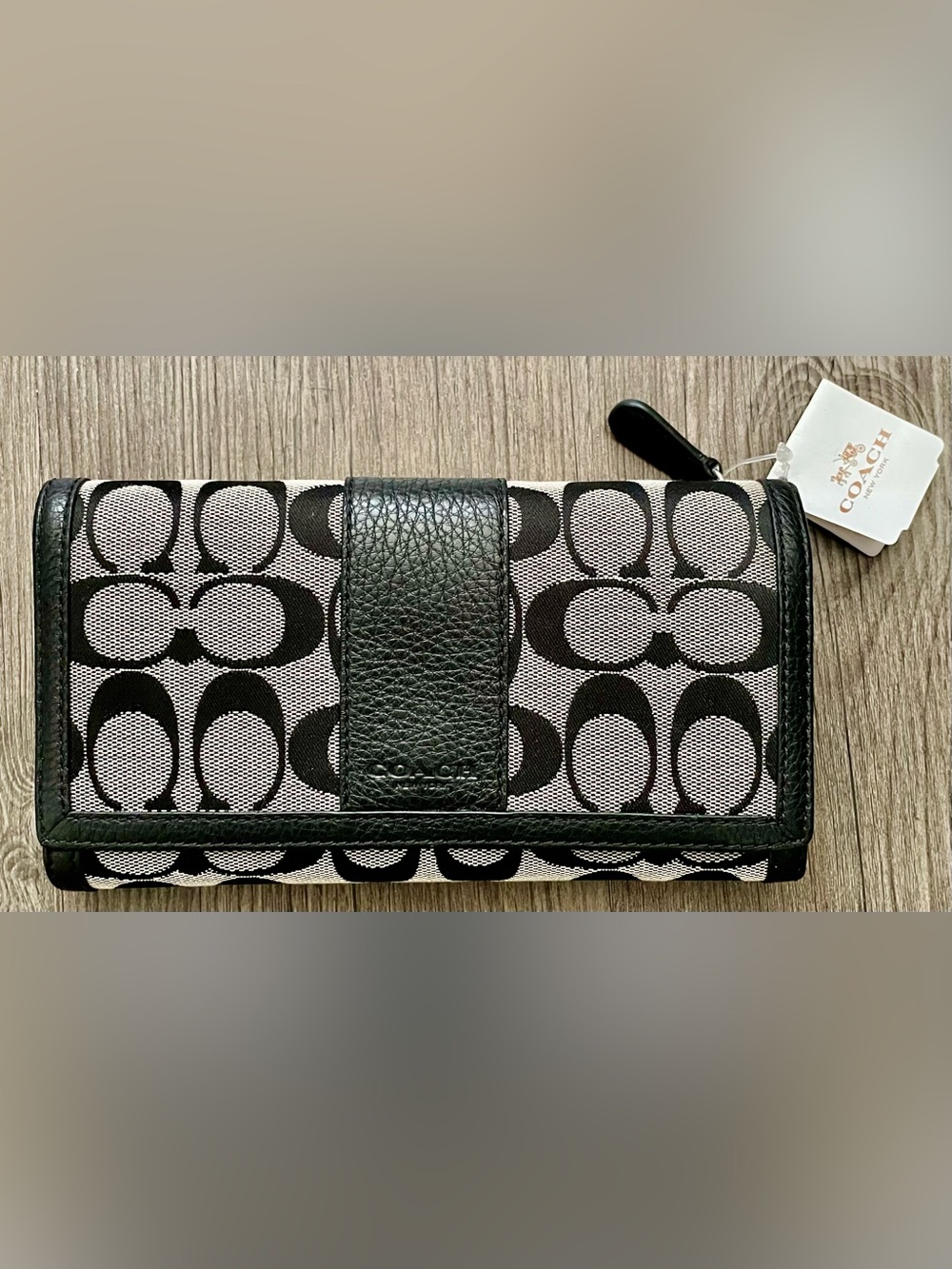 🪨 NWT Coach Signature Canvas Wallet 🪨